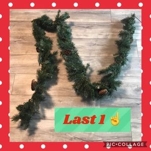 Snow Christmas Green 9 foot Garland w/ Pine Cones